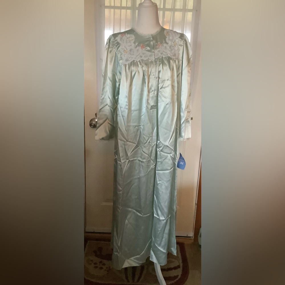 Vintage Light Green Eve Stillman Dressing Gown Grannycore